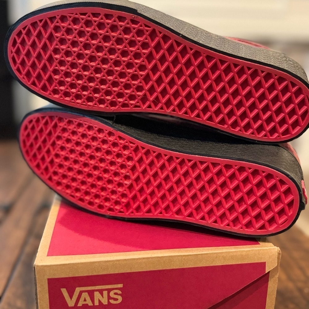 Vans x Disney Old Skool Stackform  “Poison Apple” Sneaker - Picture 6 of 16